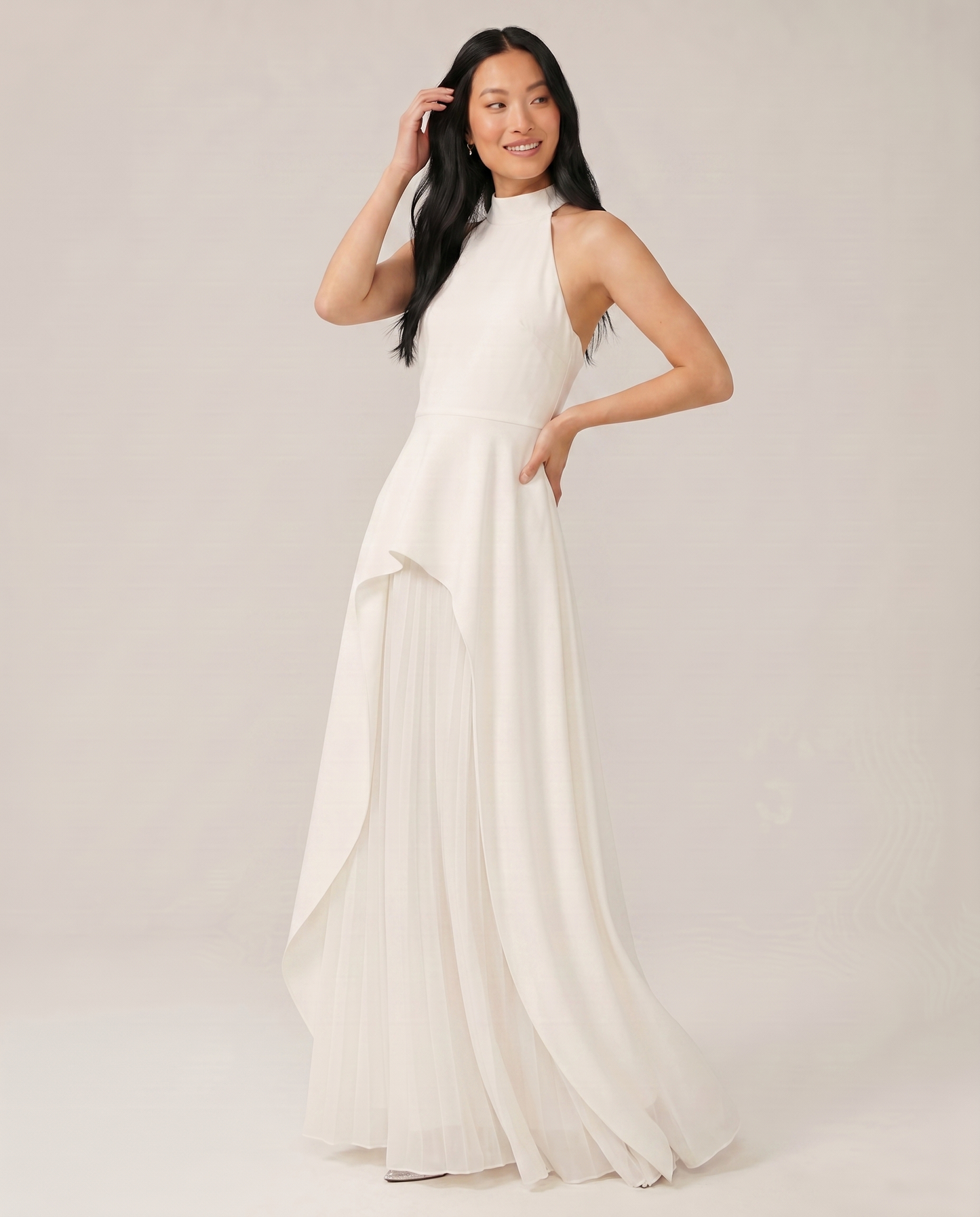 Vestido Maxi Halter Blanco con Espalda Abierta y Pliegues - Sara Loza