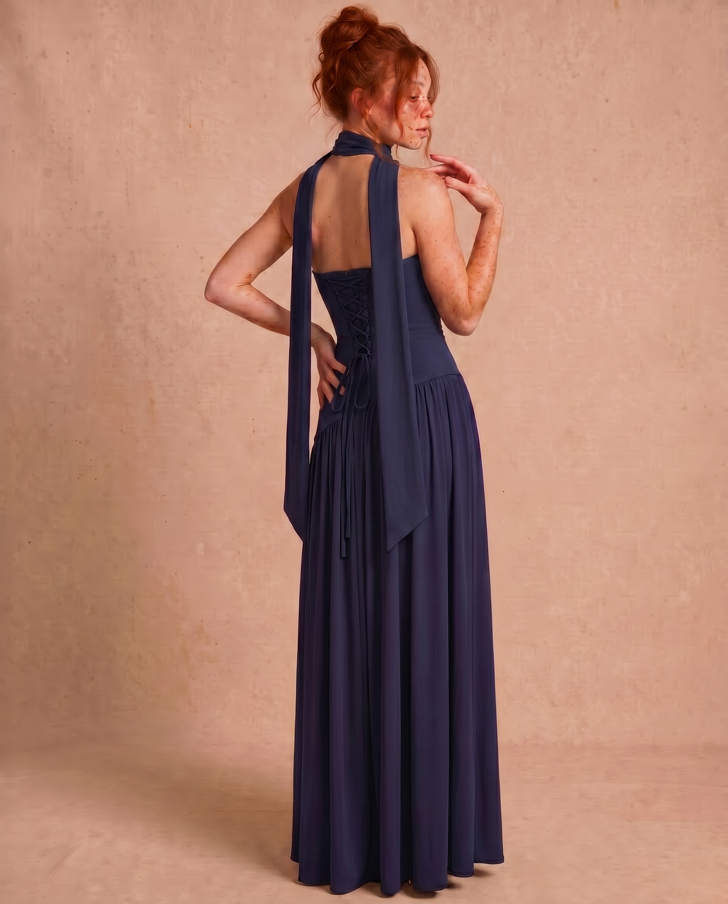Vestido Maxi con Escote Bandeau y Fular en el Cuello - Sara Loza