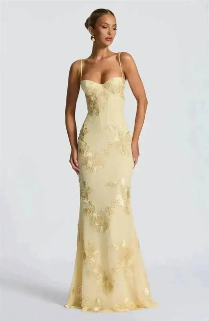 Renata | Vestido Sirena Bordado Floral con Escote Corazón