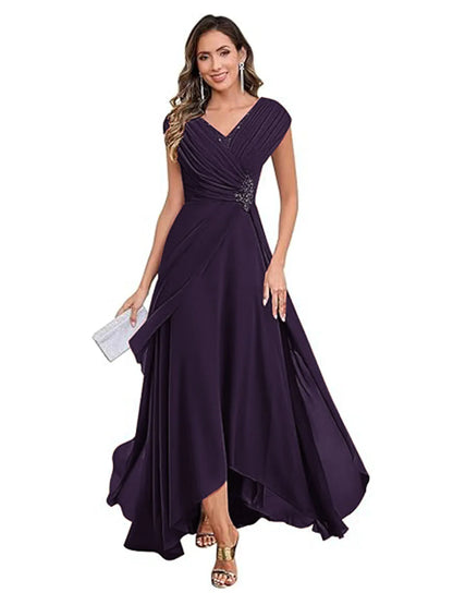 Vestito lungo in chiffon con scollo a V, pieghe incrociate e vita con perline
