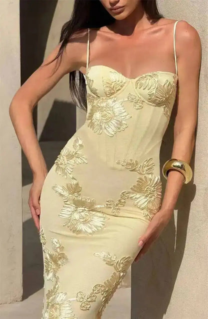 Renata | Vestido Sirena Bordado Floral con Escote Corazón