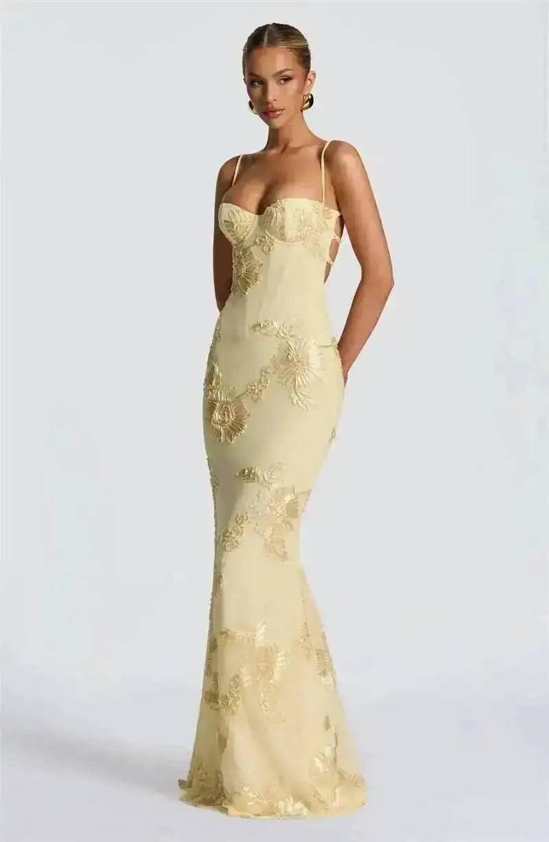 Renata | Vestido Sirena Bordado Floral con Escote Corazón