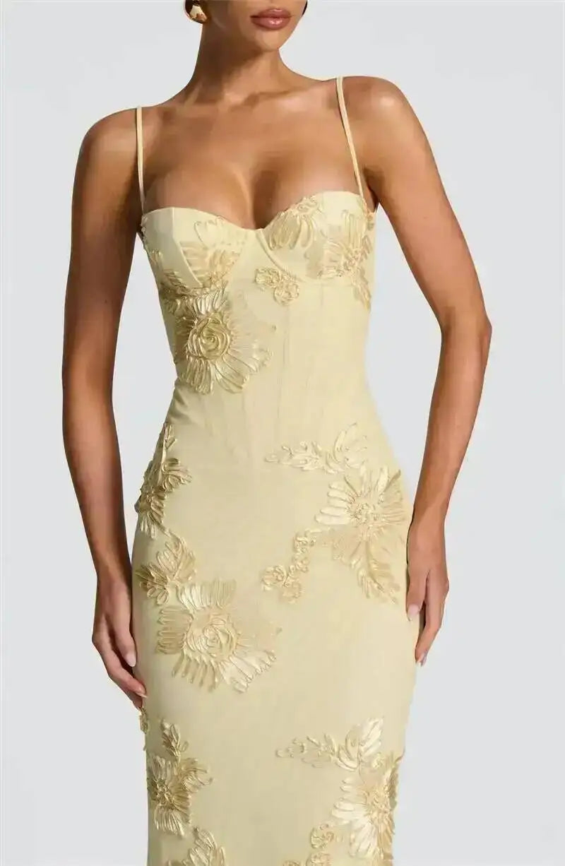 Renata | Vestido Sirena Bordado Floral con Escote Corazón