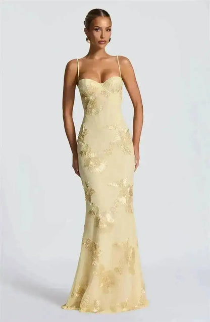 Renata | Vestido Sirena Bordado Floral con Escote Corazón