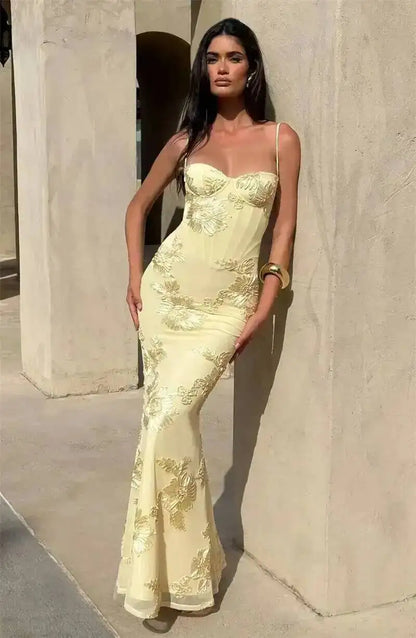Renata | Vestido Sirena Bordado Floral con Escote Corazón