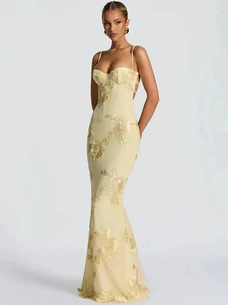 Renata | Vestido Sirena Bordado Floral con Escote Corazón
