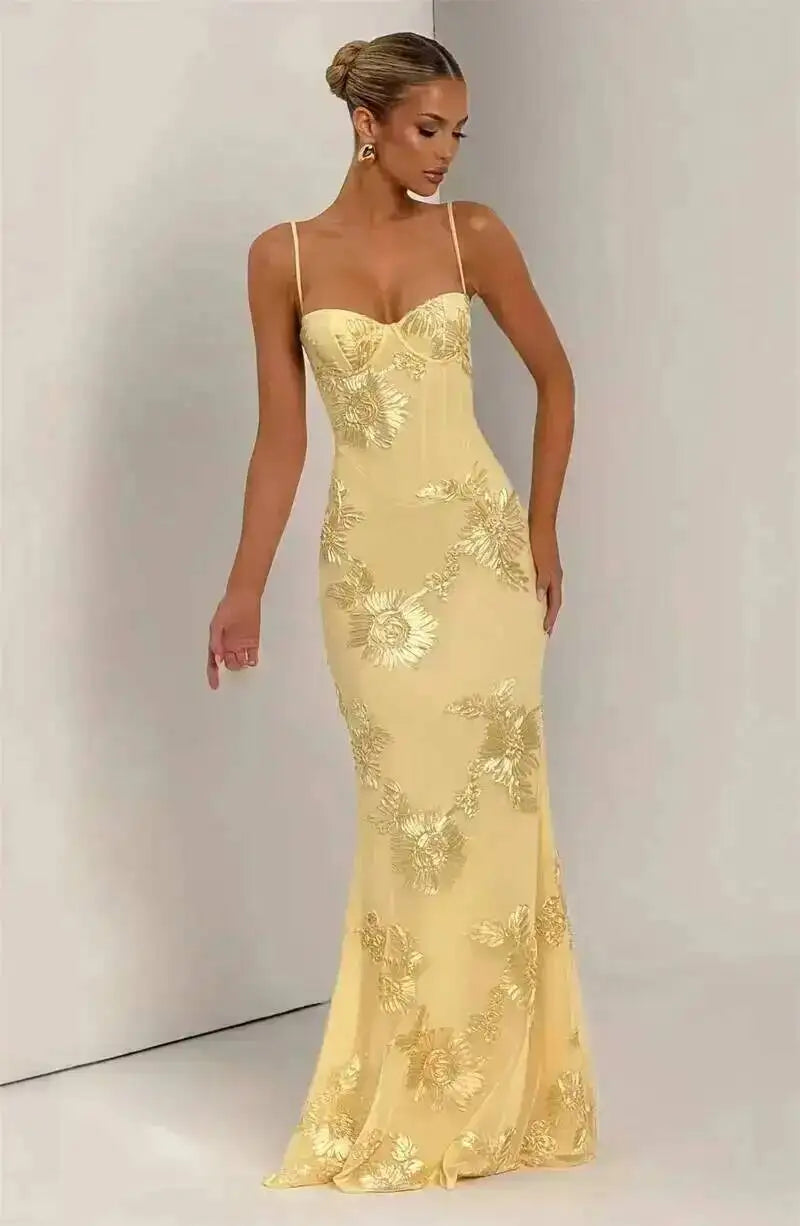 Renata | Vestido Sirena Bordado Floral con Escote Corazón
