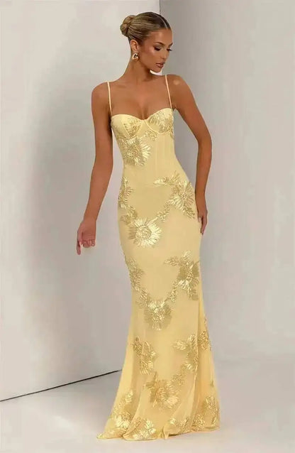 Renata | Vestido Sirena Bordado Floral con Escote Corazón