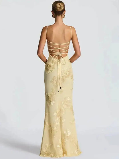 Renata | Vestido Sirena Bordado Floral con Escote Corazón