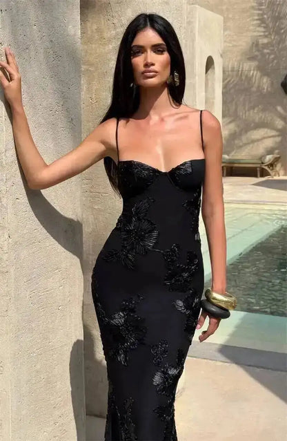 Renata | Vestido Sirena Bordado Floral con Escote Corazón