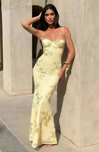 Renata | Vestido Sirena Bordado Floral con Escote Corazón