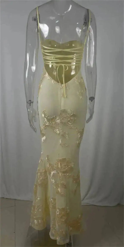Renata | Vestido Sirena Bordado Floral con Escote Corazón