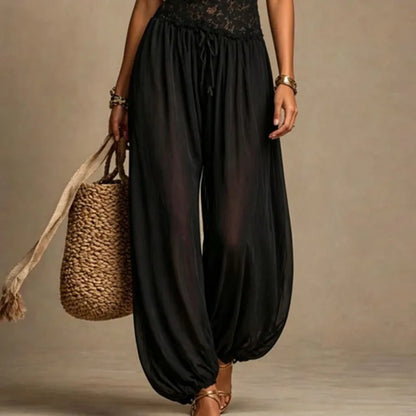 Alba | Mono Halter con Encaje y Pantalón Fluido