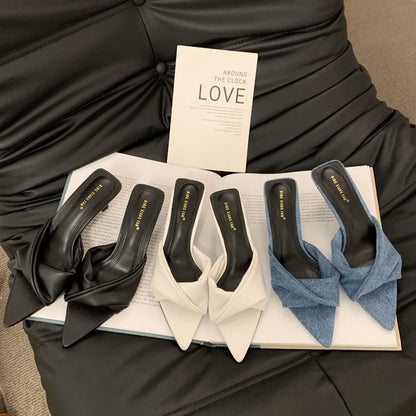 Diseñador mujer Med tacones finos mulas zapatillas Casual punta cuadrada Pantofle bajo cruzado alto lujo nuevas zapatillas de mezclilla