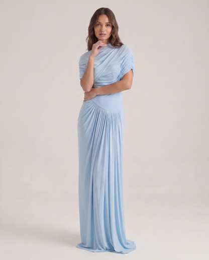 Vestito lungo drappeggiato azzurro cielo con dettaglio a scialle