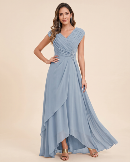 Vestito lungo in chiffon con scollo a V, pieghe incrociate e vita con perline