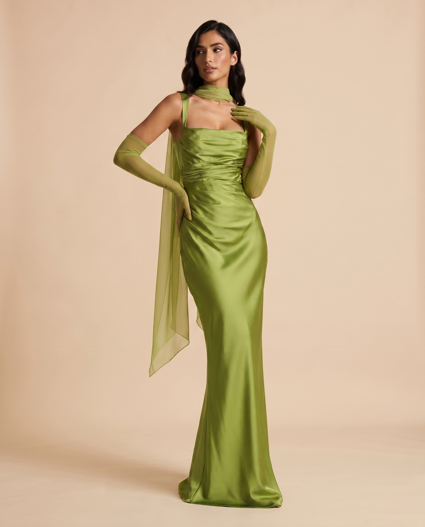 Vestido Maxi Satén con Escote Halter y Espalda Descubierta