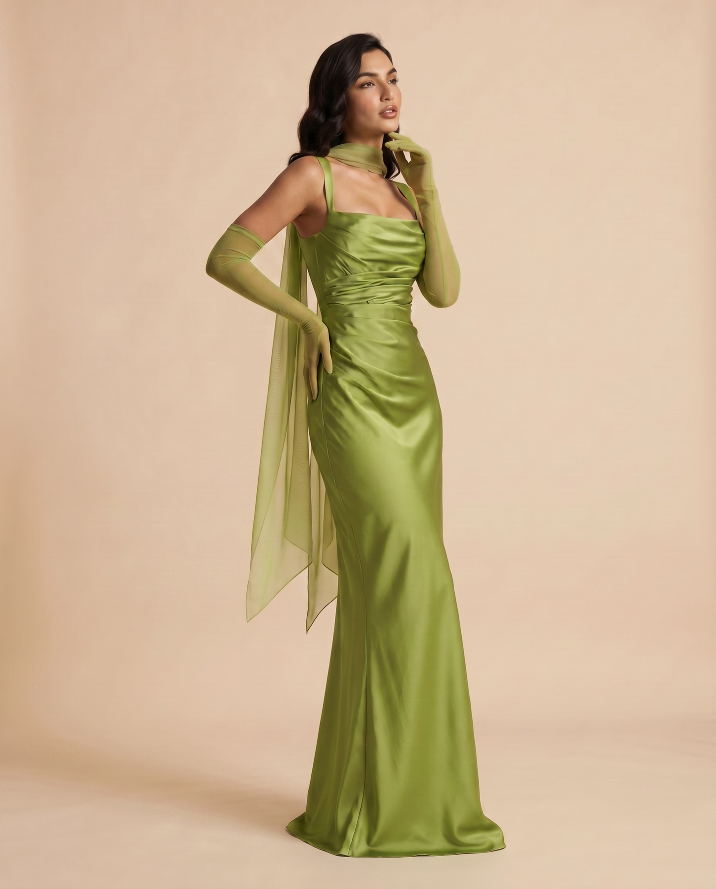 Vestido Maxi Satén con Escote Halter y Espalda Descubierta