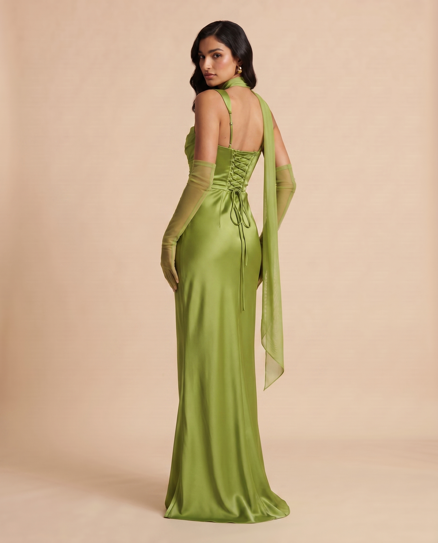 Vestido Maxi Satén con Escote Halter y Espalda Descubierta
