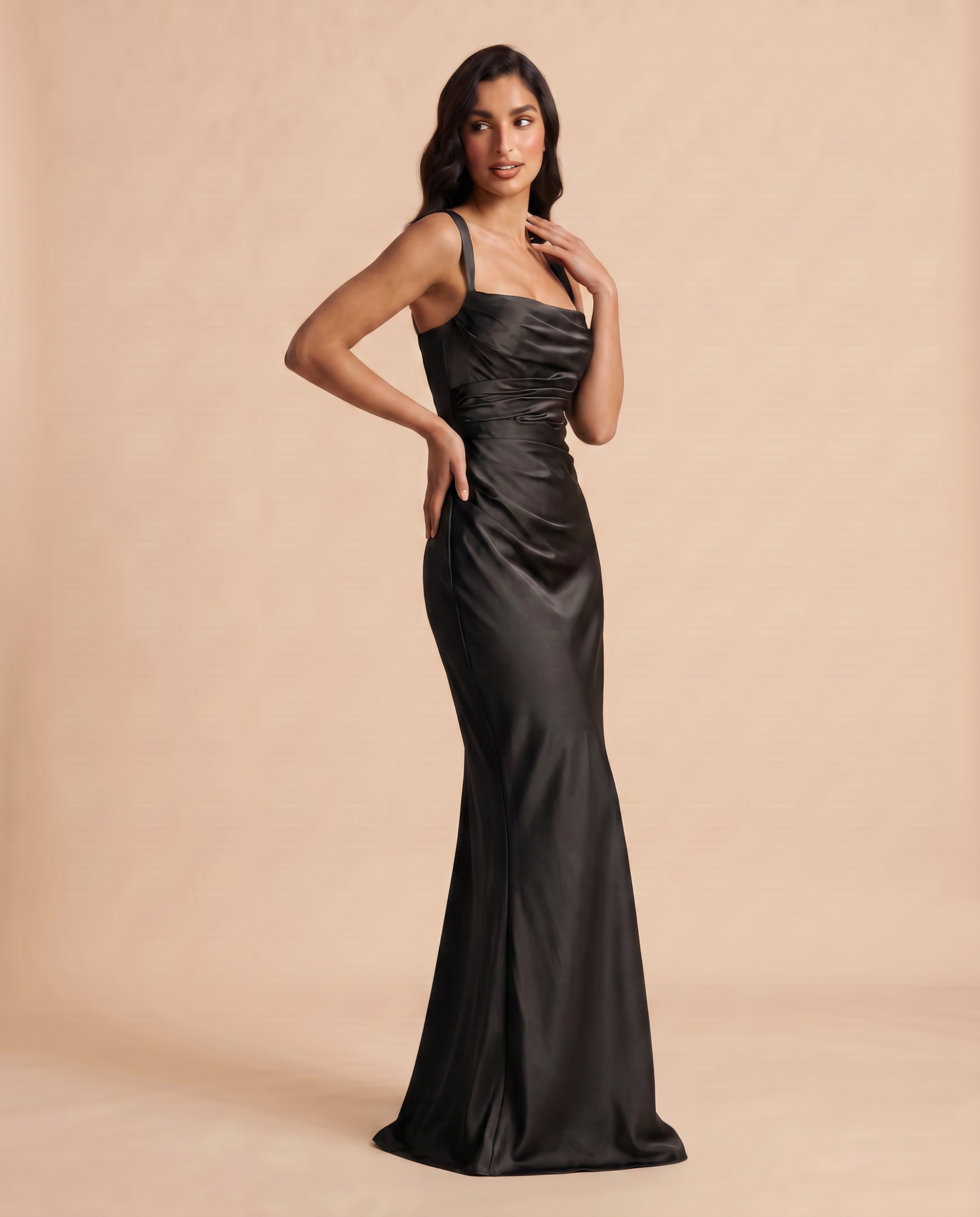 Vestido Maxi Satén con Escote Halter y Espalda Descubierta