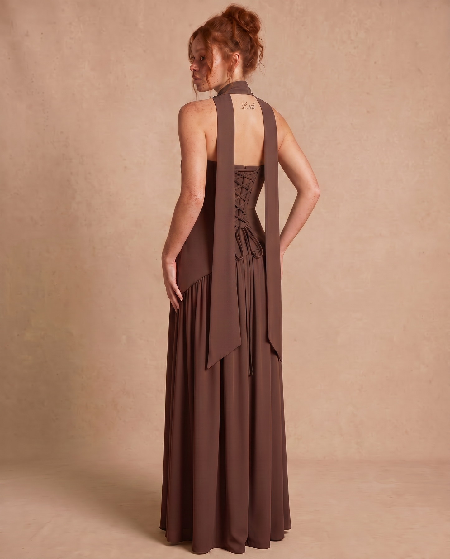 Vestido Maxi con Escote Bandeau y Fular en el Cuello