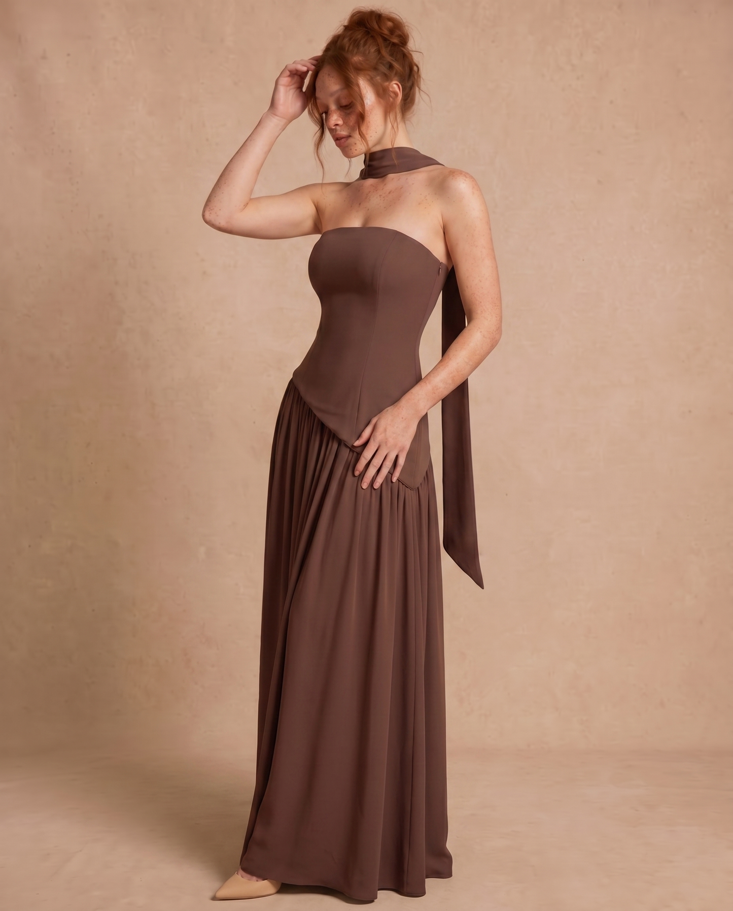 Vestido Maxi con Escote Bandeau y Fular en el Cuello