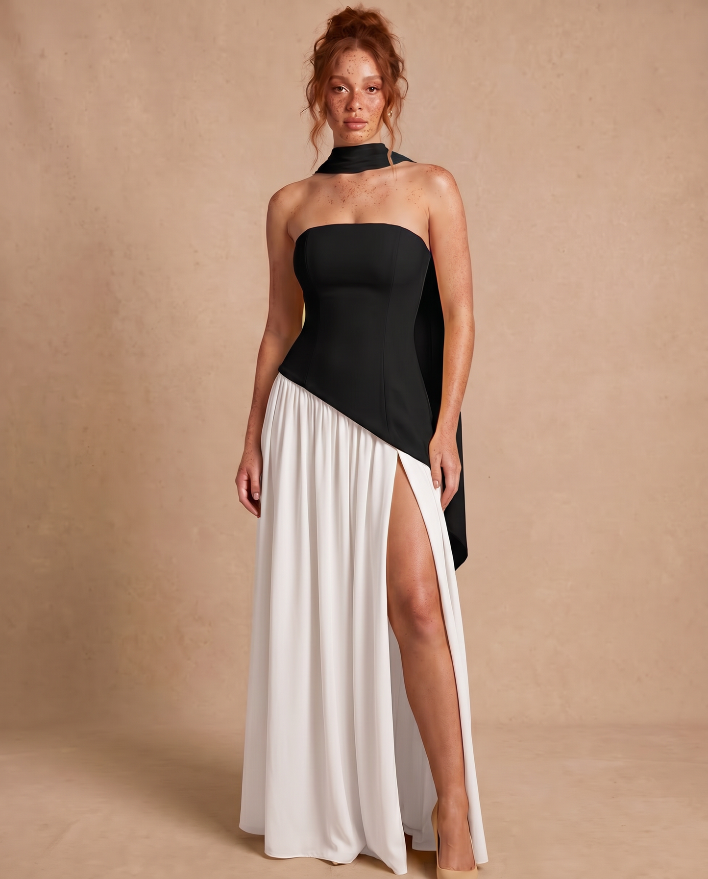 Vestido Maxi con Escote Bandeau y Fular en el Cuello