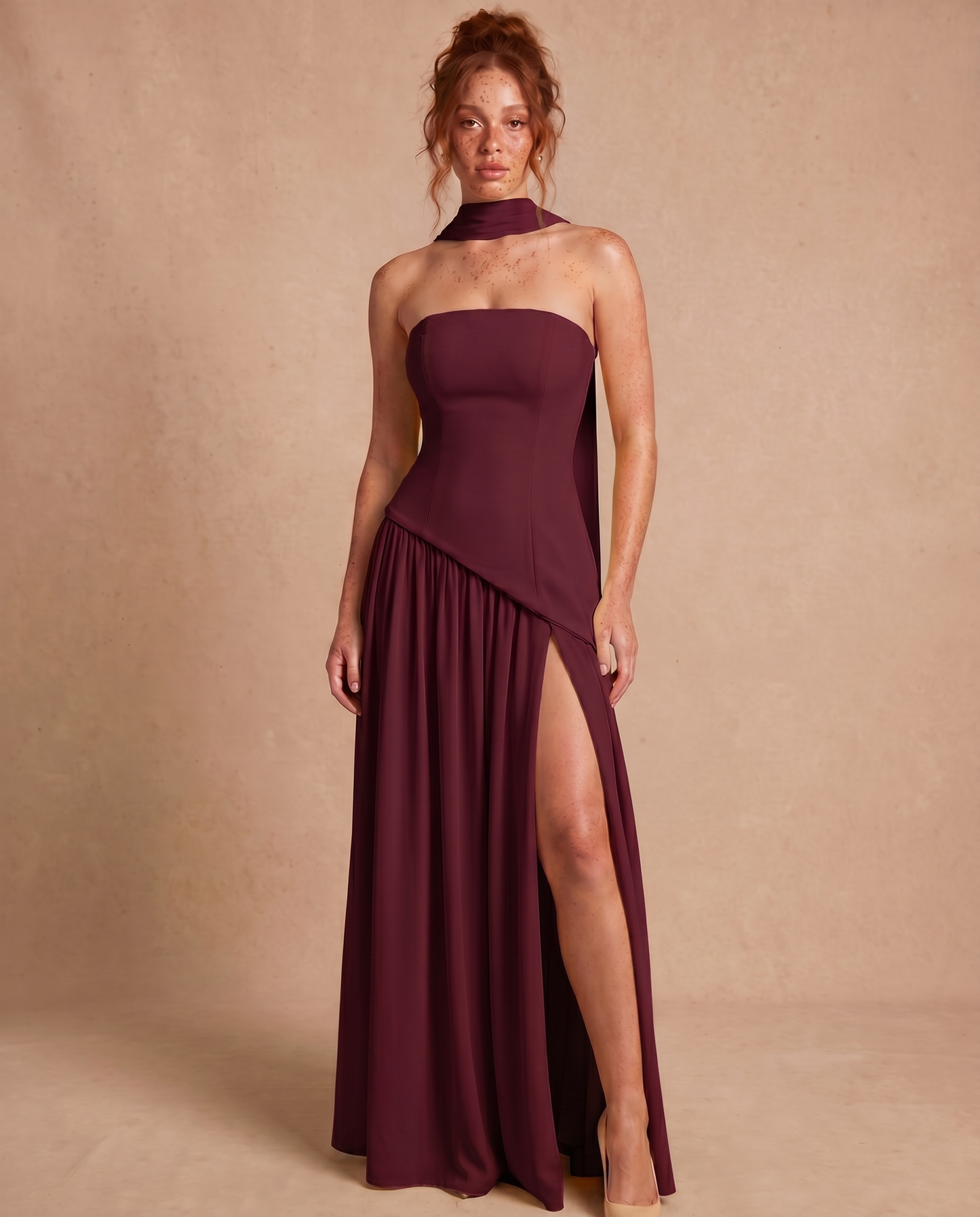 Vestido Maxi con Escote Bandeau y Fular en el Cuello