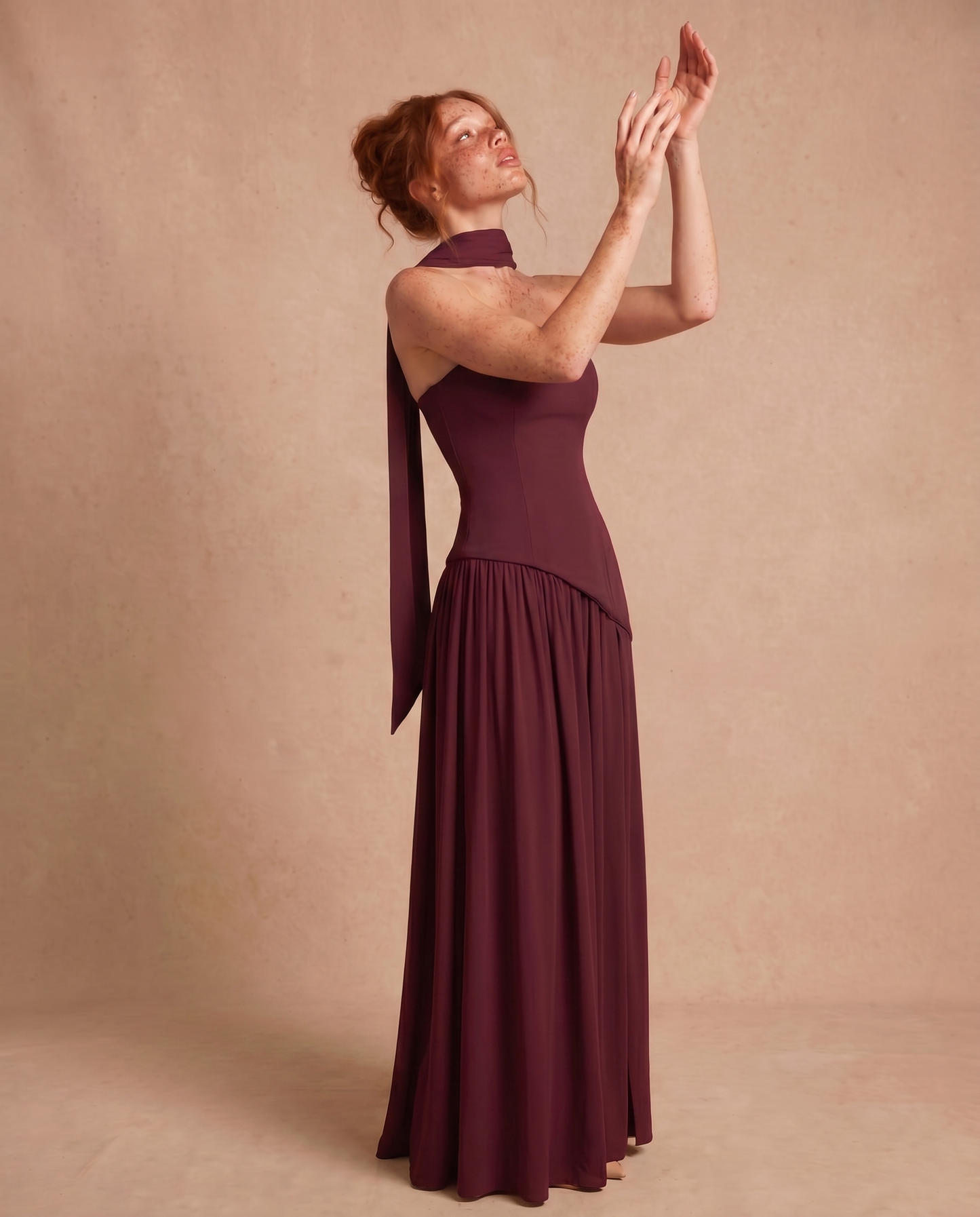 Vestido Maxi con Escote Bandeau y Fular en el Cuello