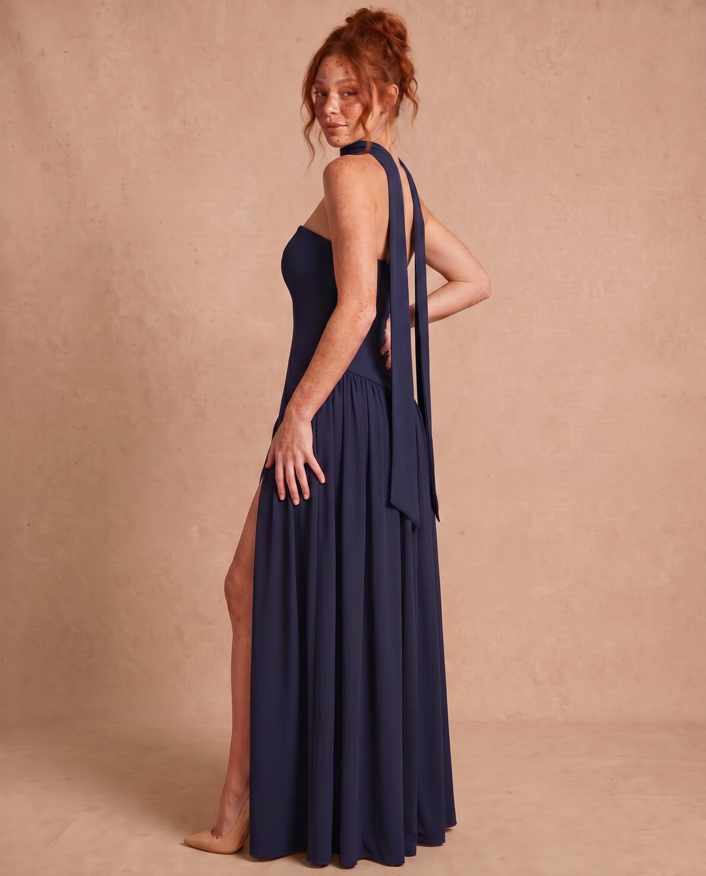 Vestido Maxi con Escote Bandeau y Fular en el Cuello