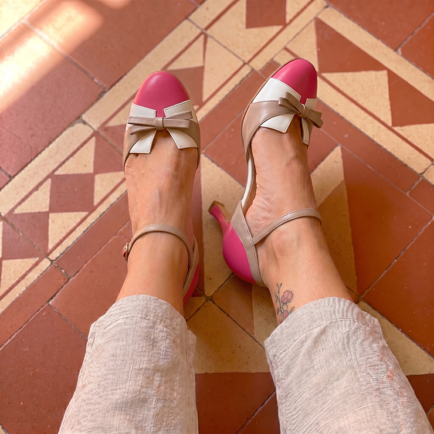 Zapatos de Tacón con Lazo y Combinación de Colores
